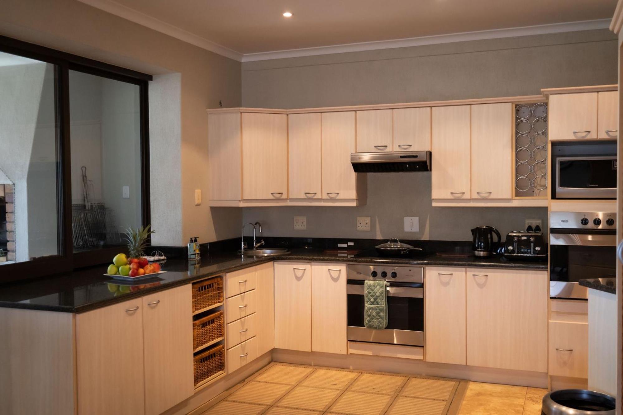Supertubes Guesthouse Jeffreys Bay Bagian luar foto